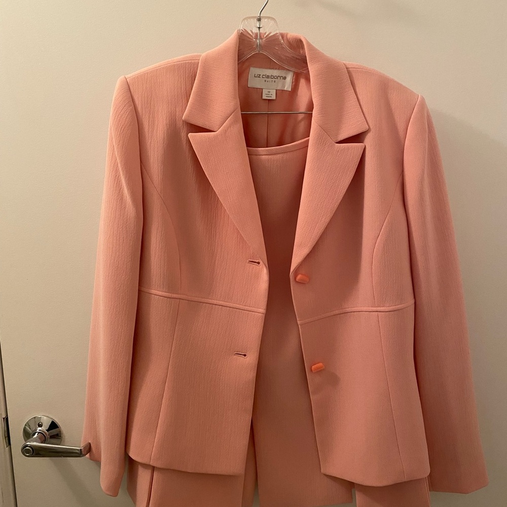 Liz Claiborne powder blush pink suit, blazer and skirt. Like new! Mint.
